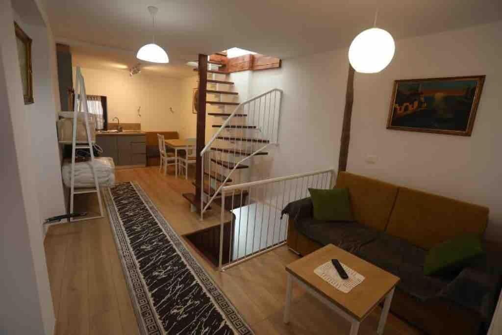 Apartamento Charming House Pogradec Exterior foto